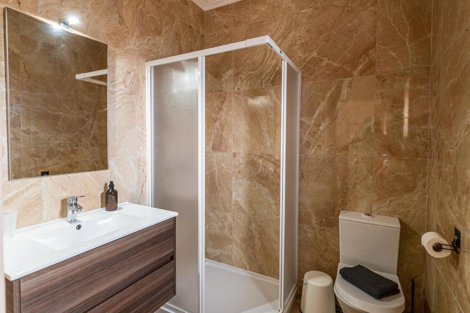 Donothing House - - Baleal Guest house *