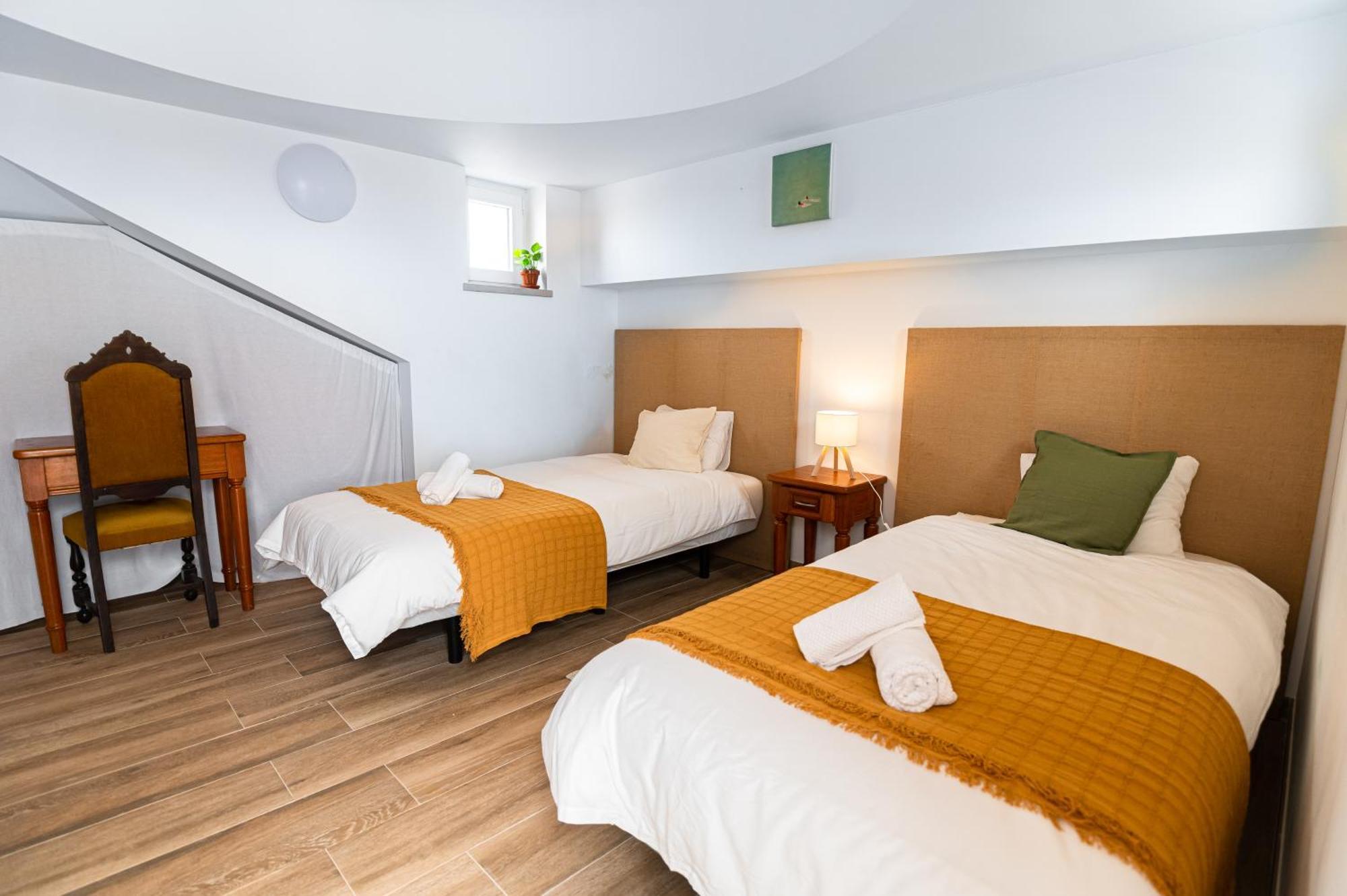 Donothing House - - Baleal Guest house *
