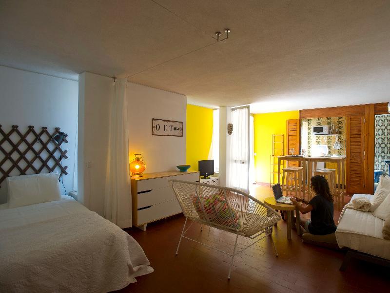 Bed & Breakfast Carcavelos Surf House