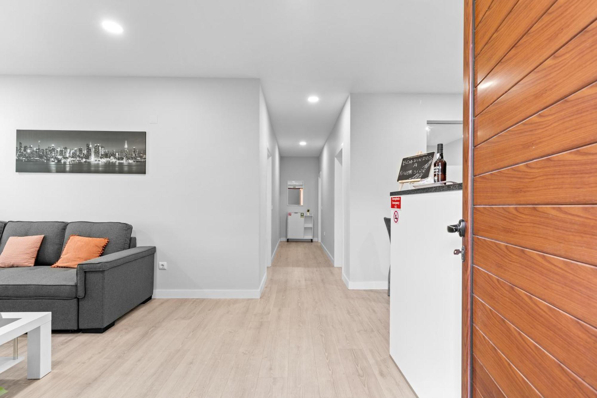 River Side Apartment *