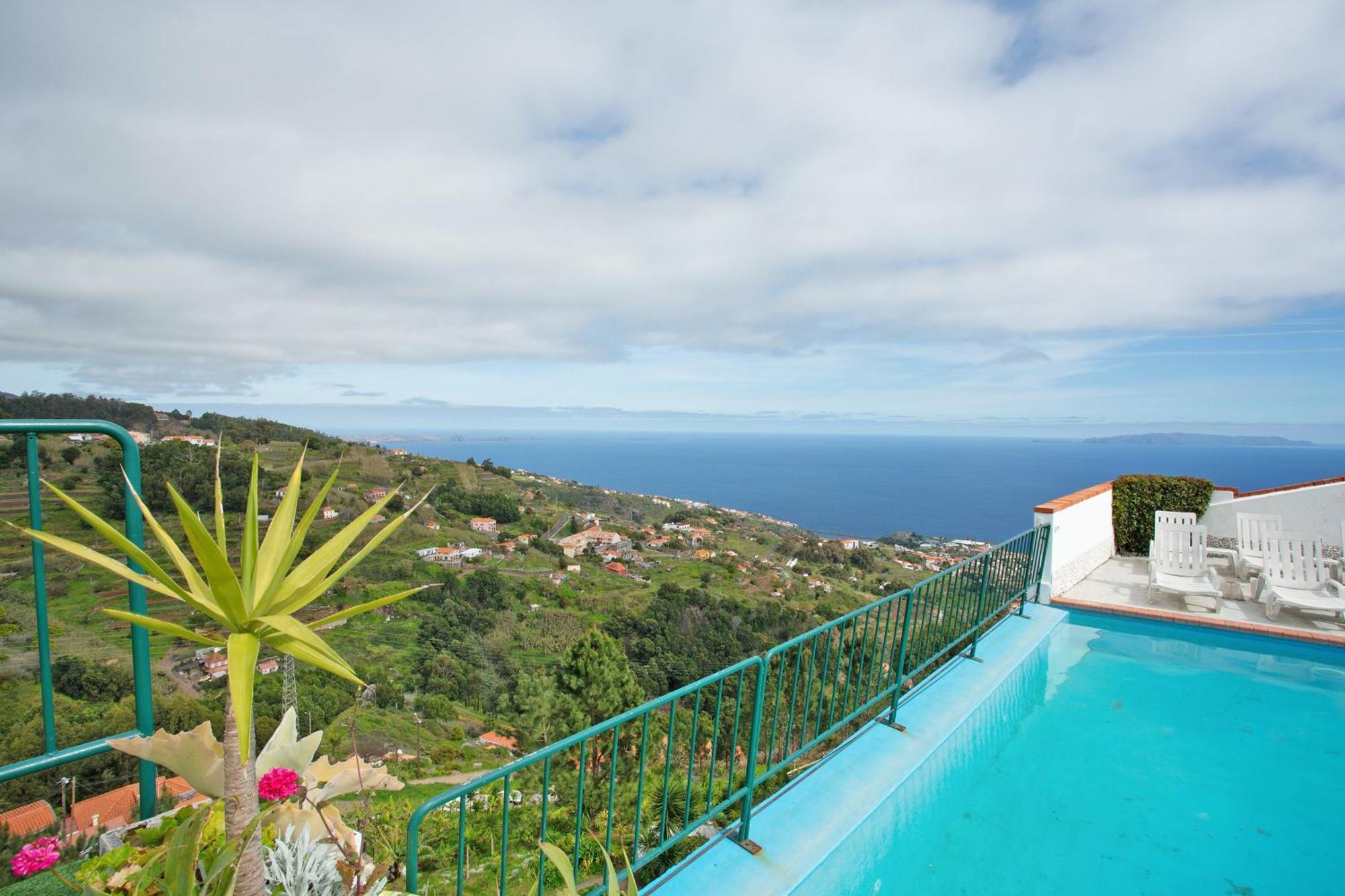 Private House Mountain * Canico (Madeira)