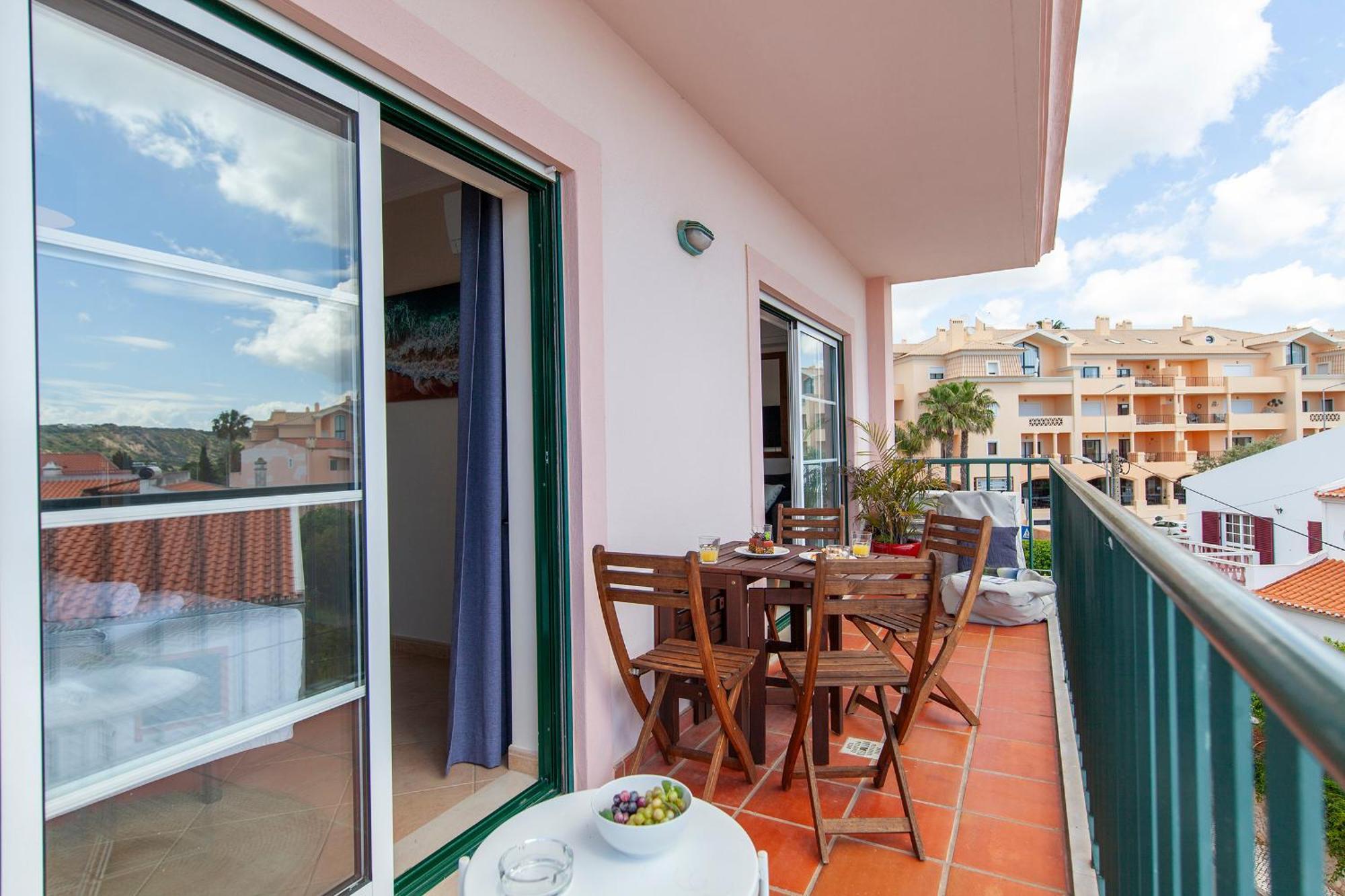 Apartment B73 - Luz Sun