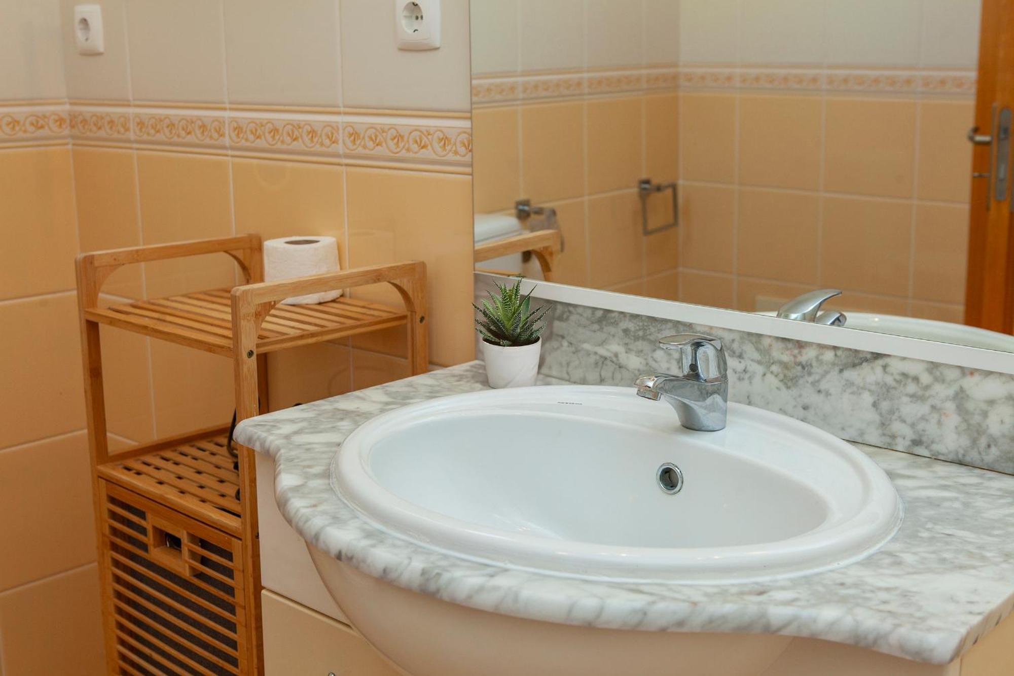 B73 - Luz Sun Apartment