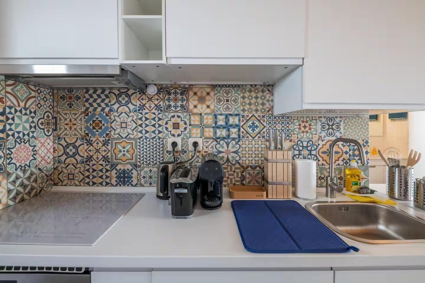 Ensoleille Avec Terrasse Proche D'amoreiras