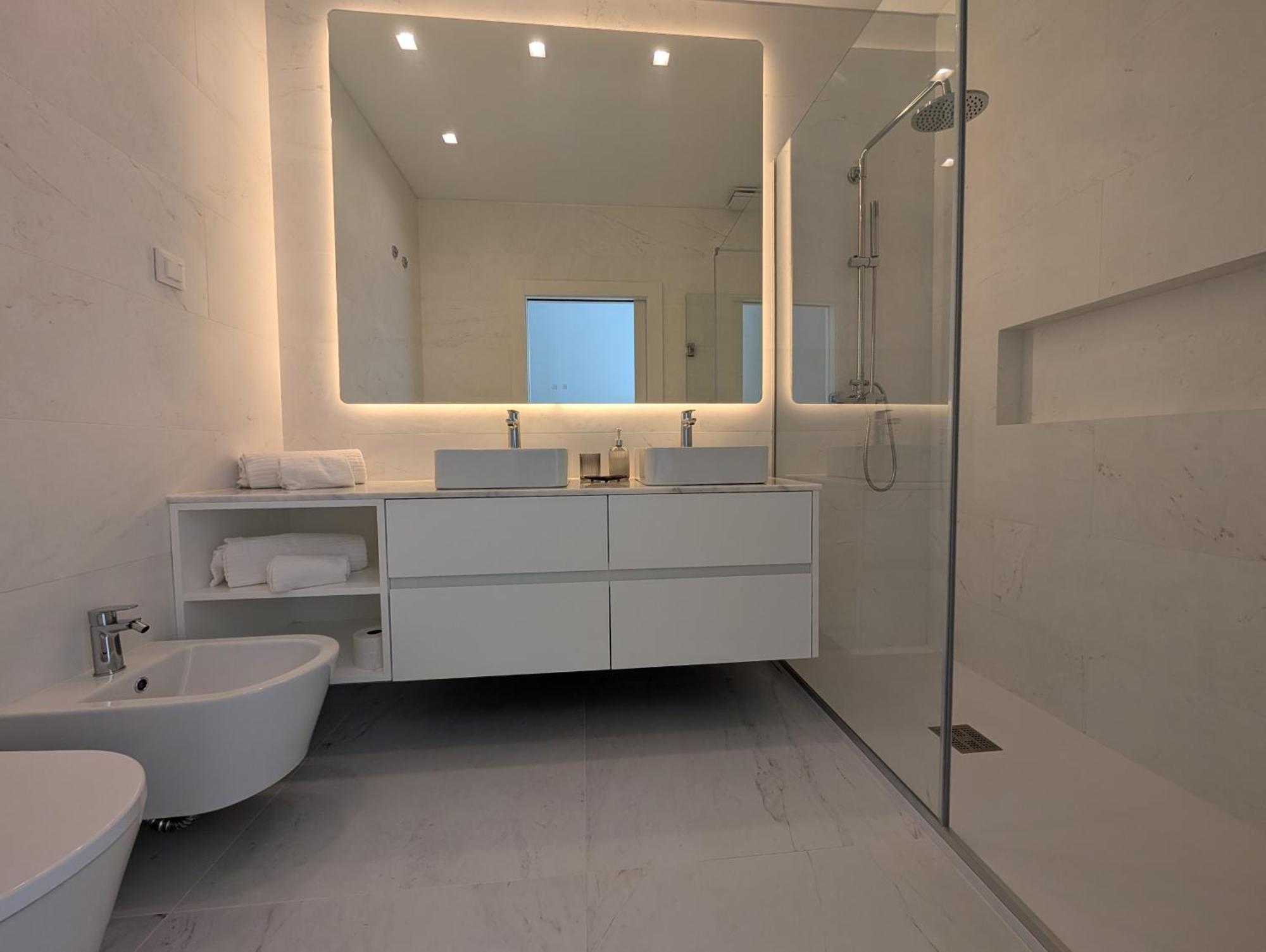 Apartment Breathtaking Oceanfront Living, Sunset Facing 3-bedroom Flat In Acqua Residences Funchal (Madeira)