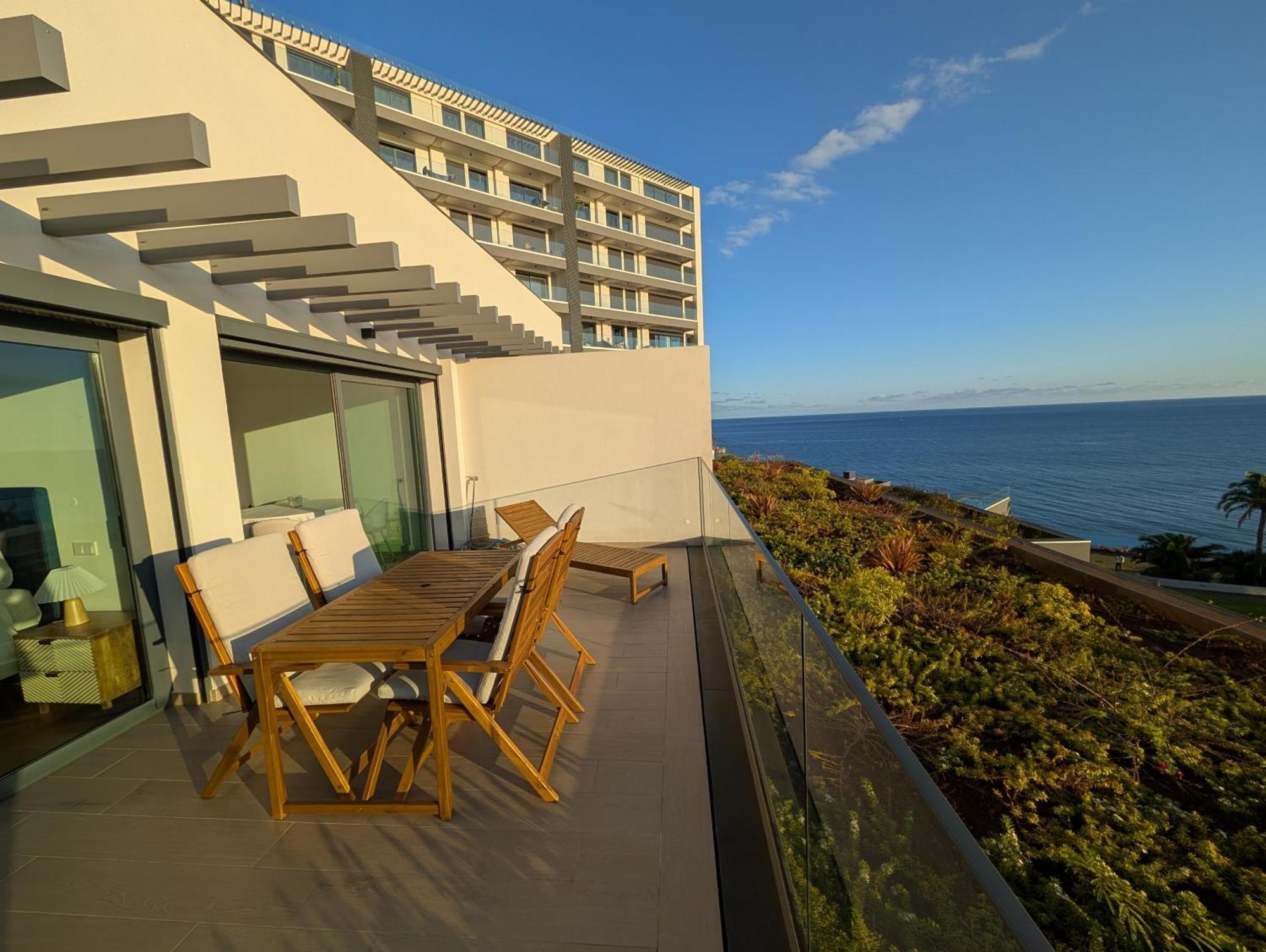 Apartment Breathtaking Oceanfront Living, Sunset Facing 3-bedroom Flat In Acqua Residences Funchal (Madeira)