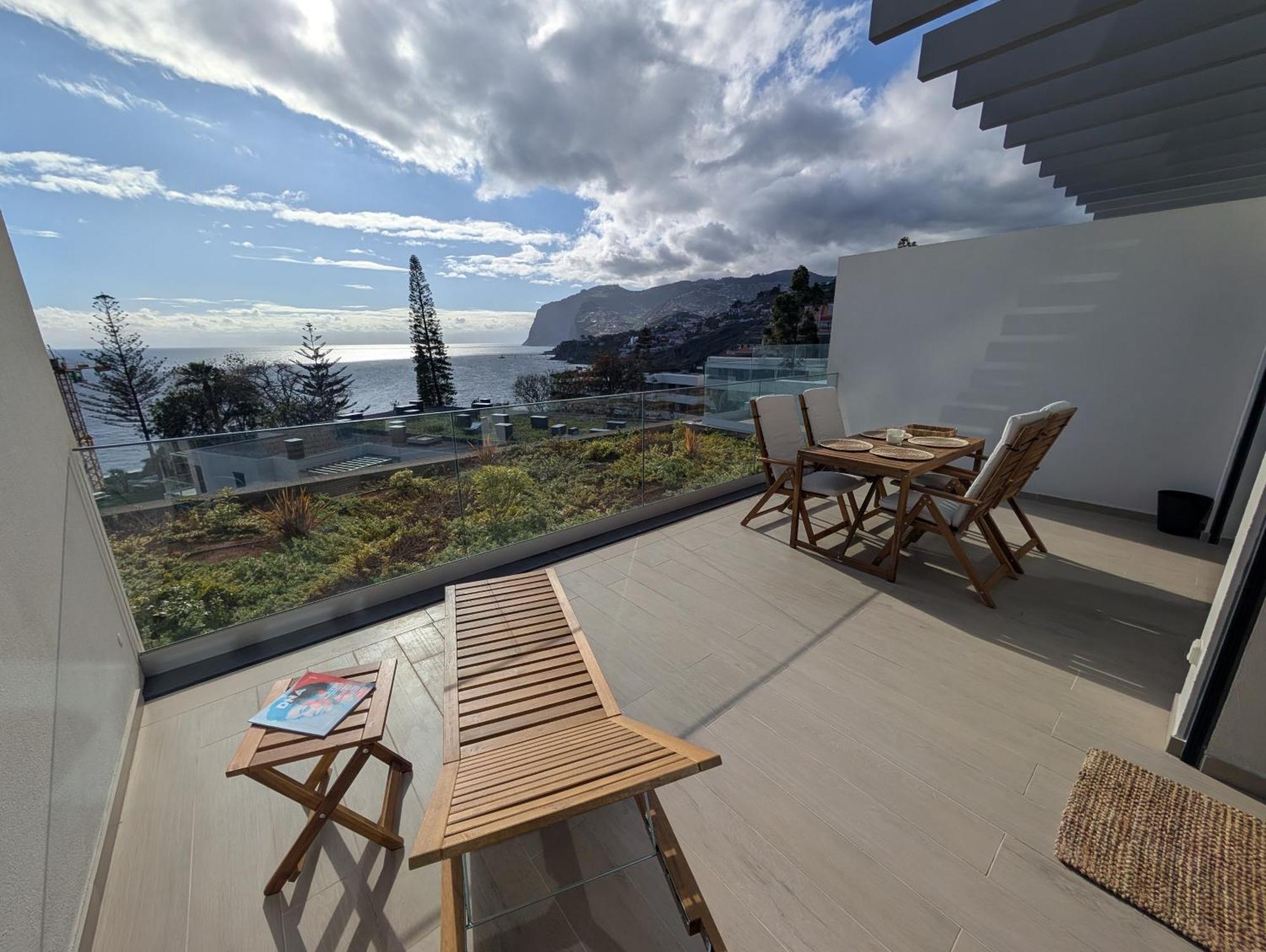 Apartment Breathtaking Oceanfront Living, Sunset Facing 3-bedroom Flat In Acqua Residences *