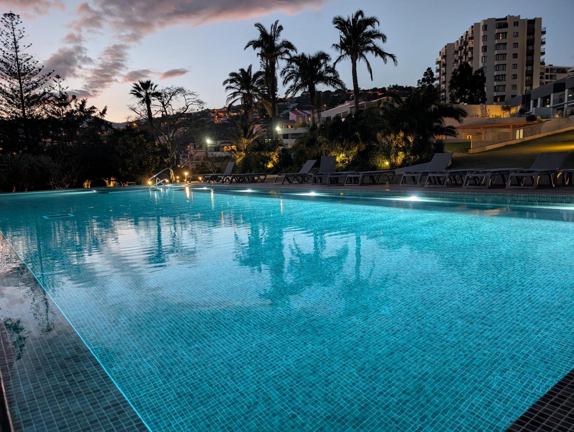 Breathtaking Oceanfront Living, Sunset Facing 3-bedroom Flat In Acqua Residences