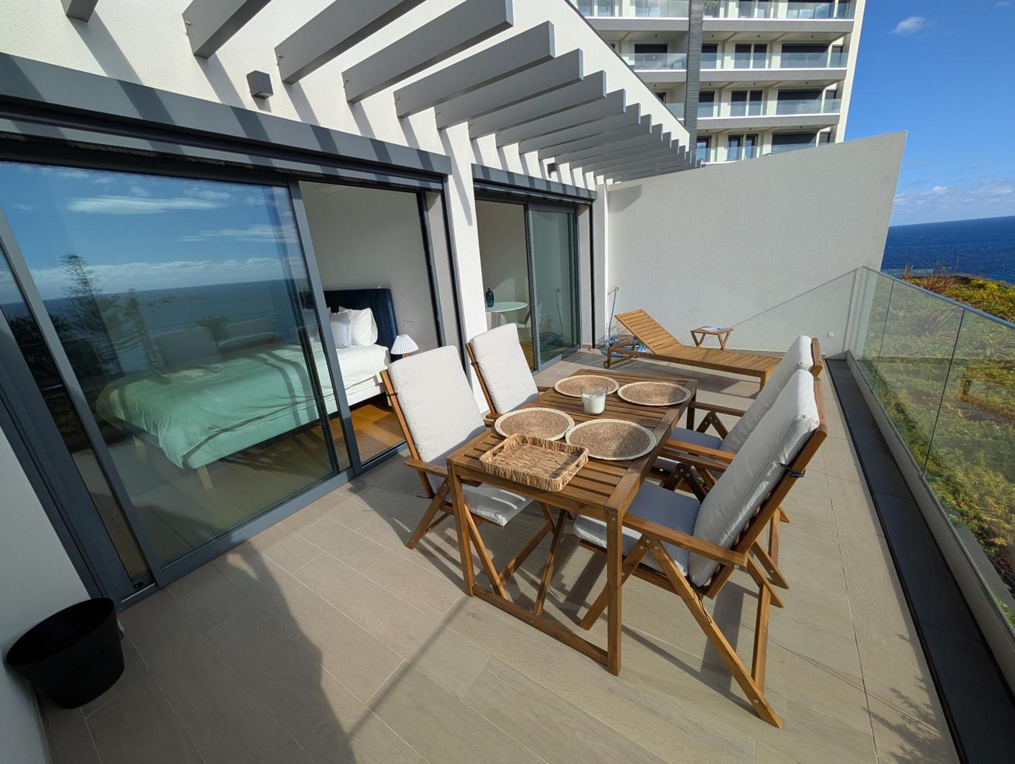 Breathtaking Oceanfront Living, Sunset Facing 3-bedroom Flat In Acqua Residences Apartment Funchal (Madeira)