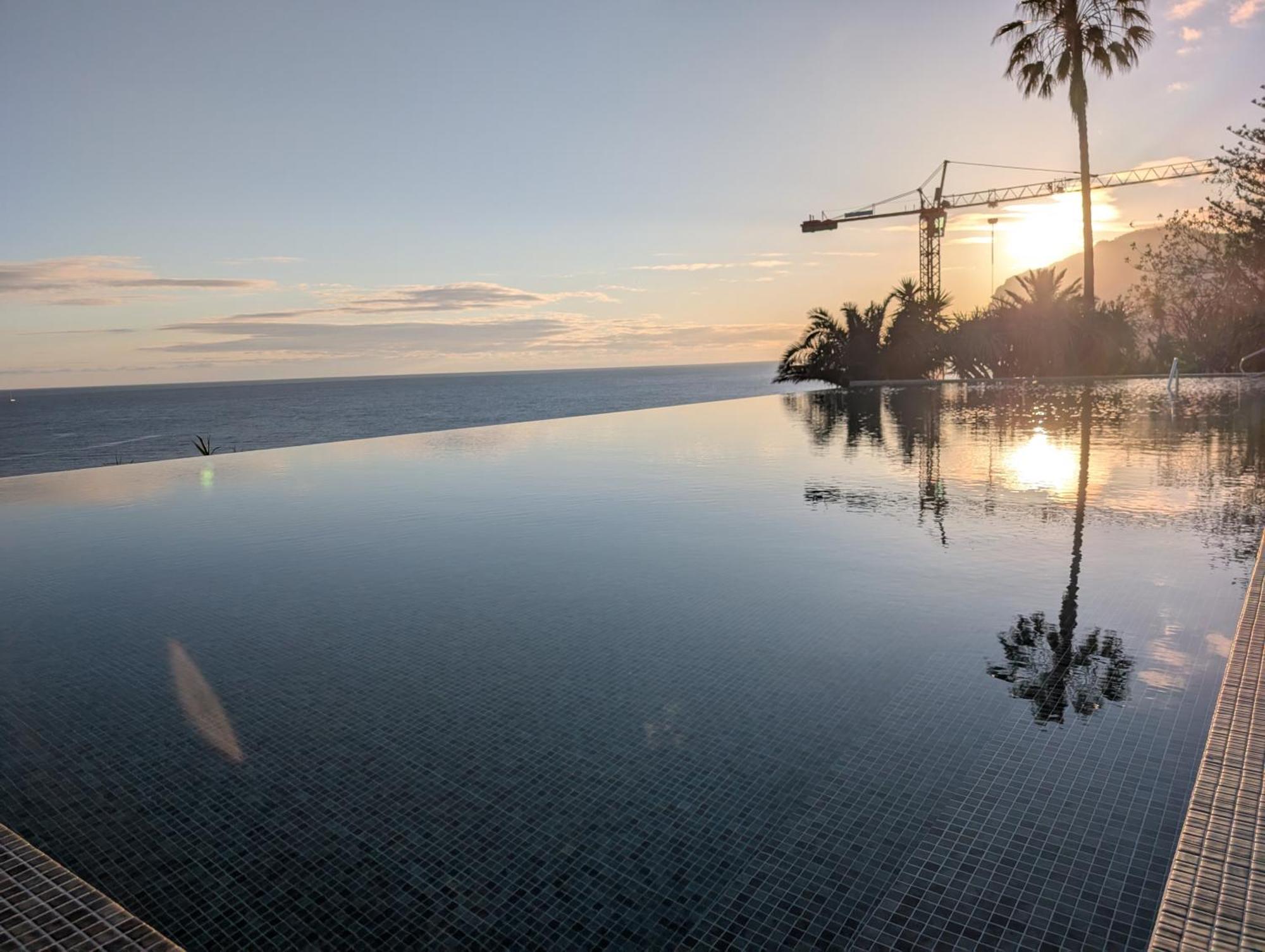 Breathtaking Oceanfront Living, Sunset Facing 3-bedroom Flat In Acqua Residences