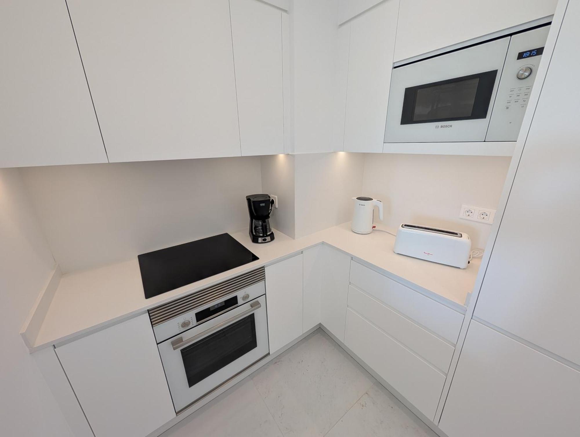 Apartment Breathtaking Oceanfront Living, Sunset Facing 3-bedroom Flat In Acqua Residences