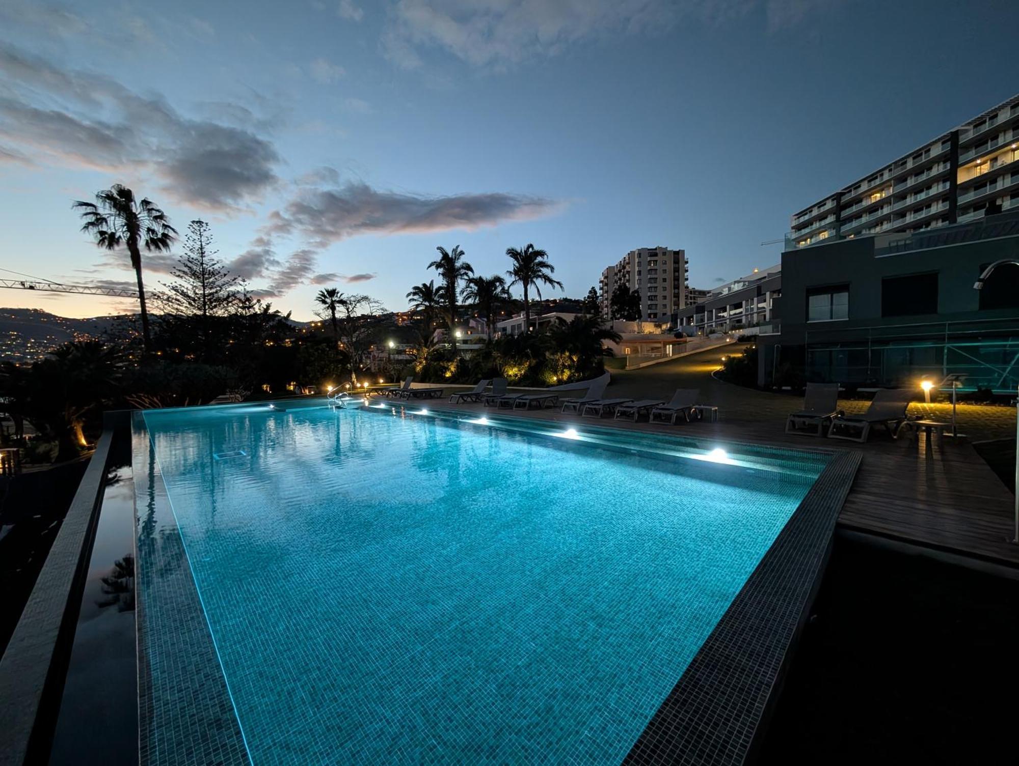 Breathtaking Oceanfront Living, Sunset Facing 3-bedroom Flat In Acqua Residences Apartment