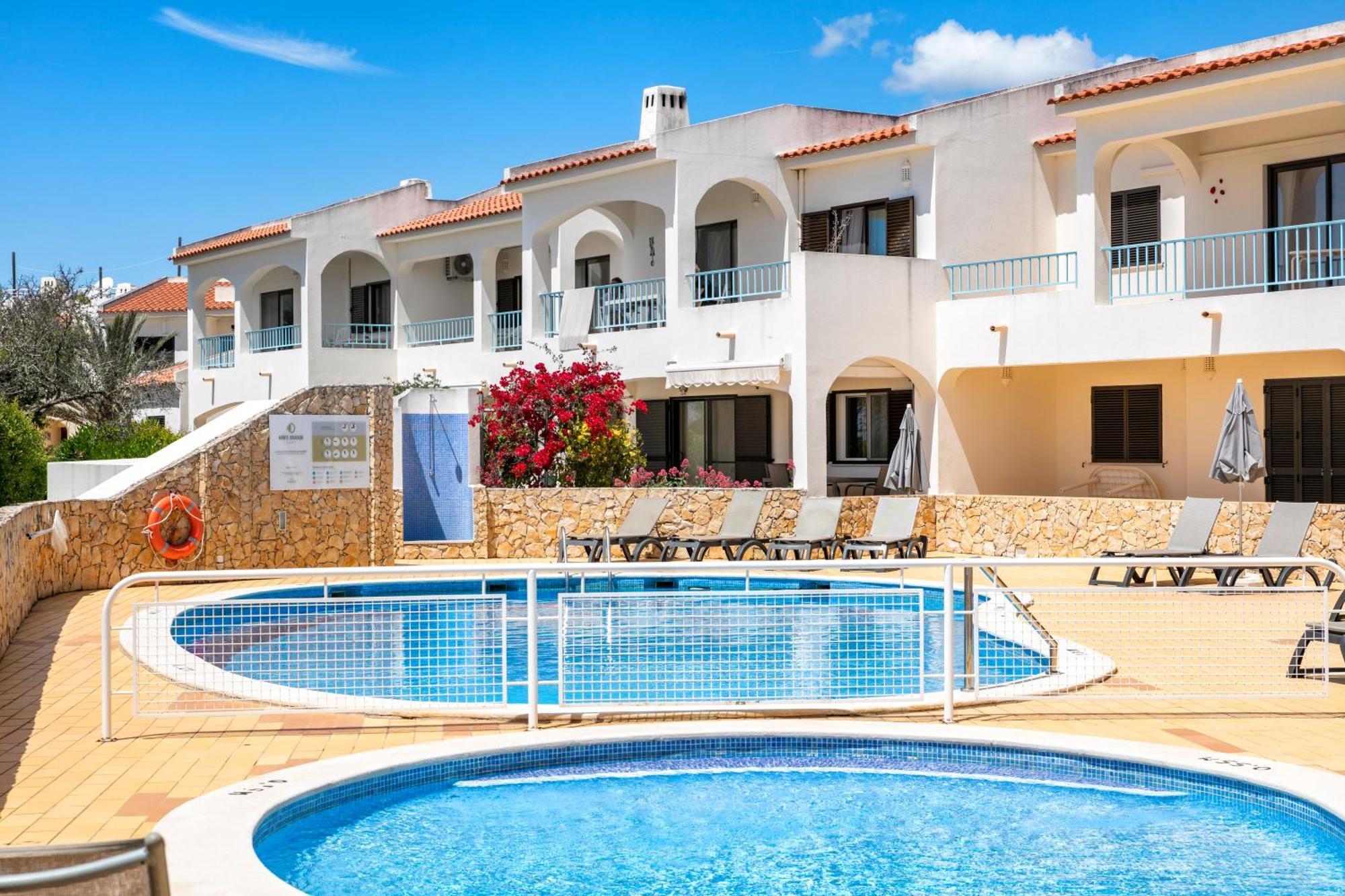 -spacious 2 Bedroom With Pool - Monte Dourado Apartment *