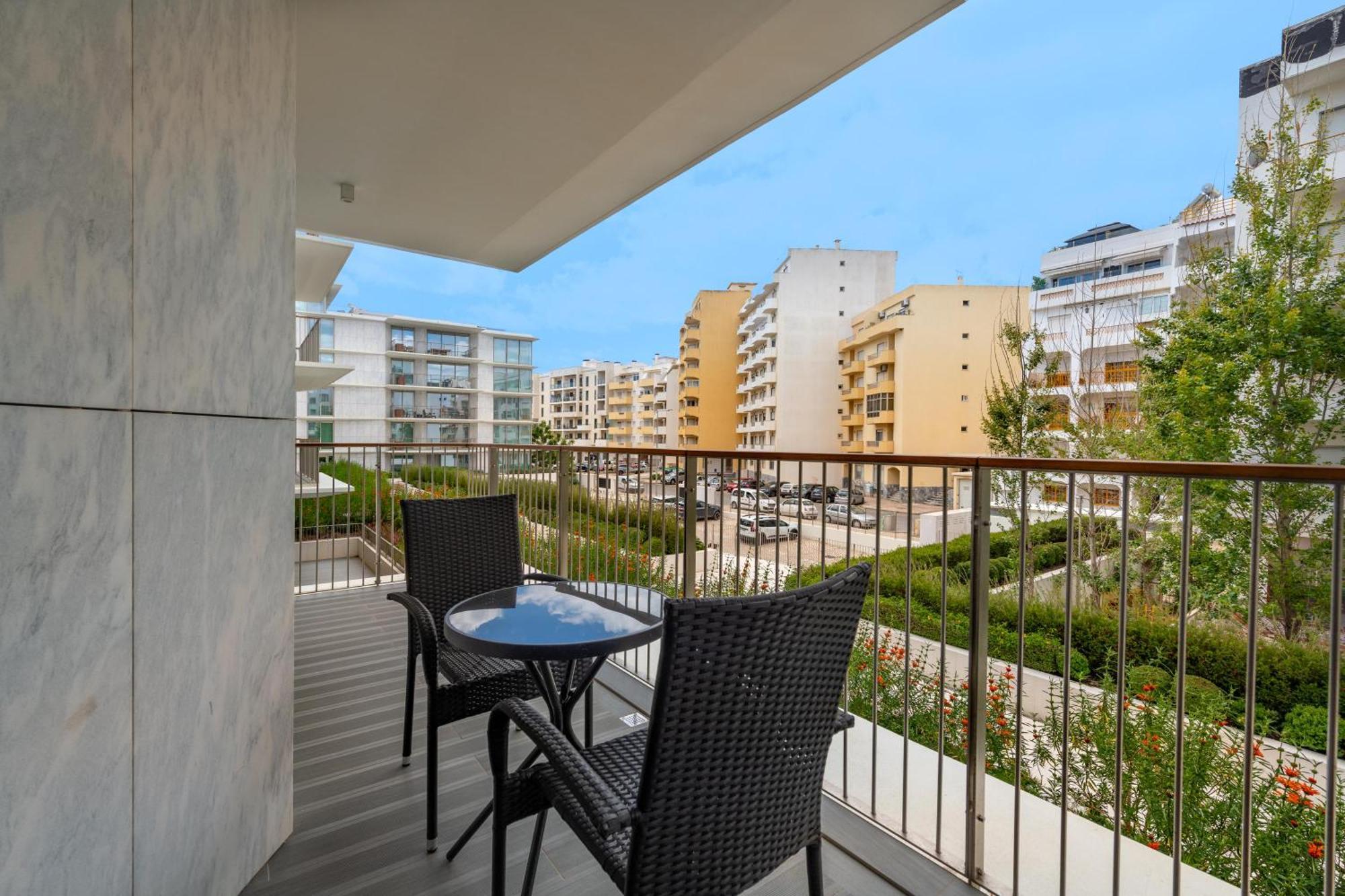 Apartment Cond Bayline Cavala - - Pool - Gym - - By Bedzy