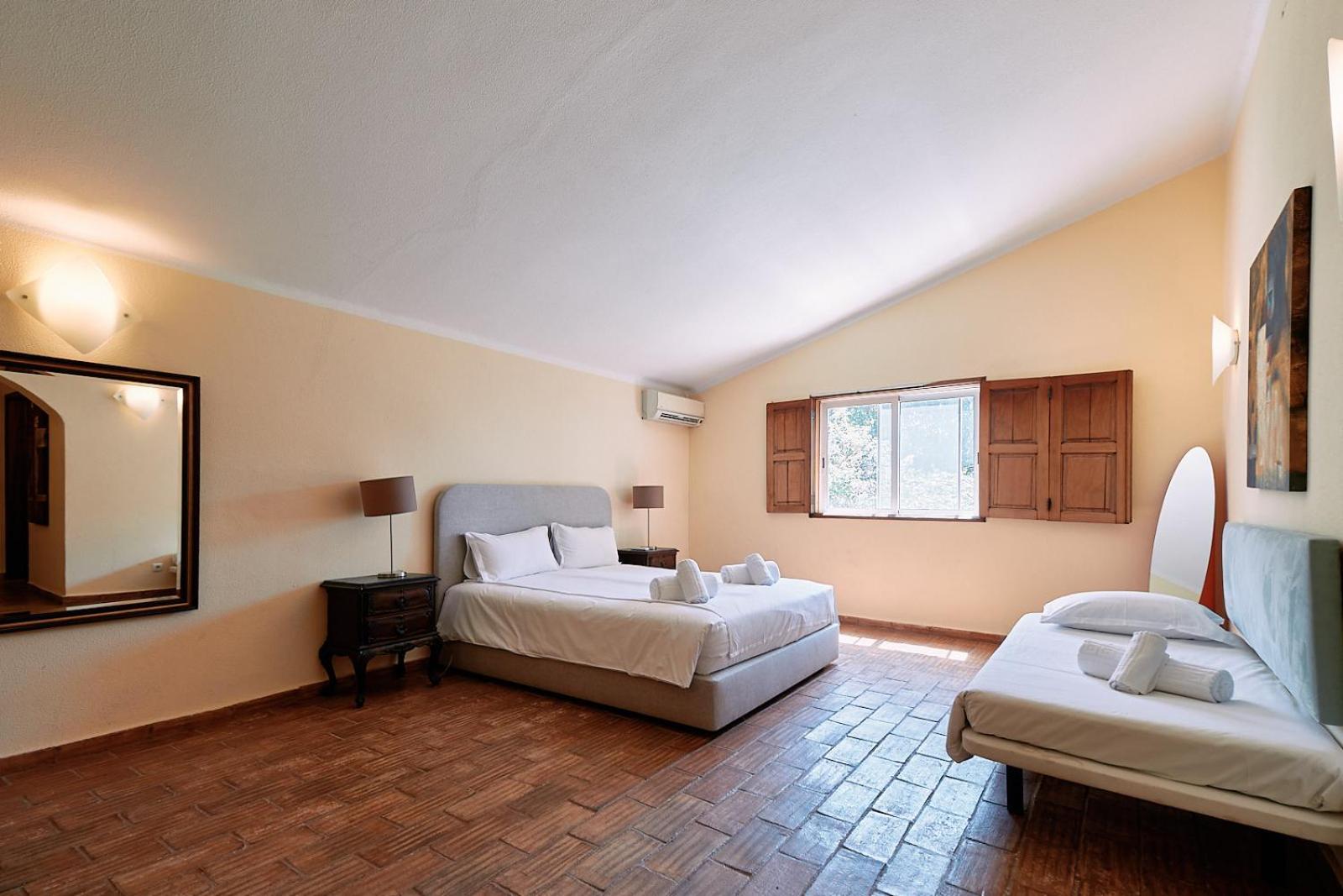 Quinta Dos Vales Wine Estate Country house Estombar