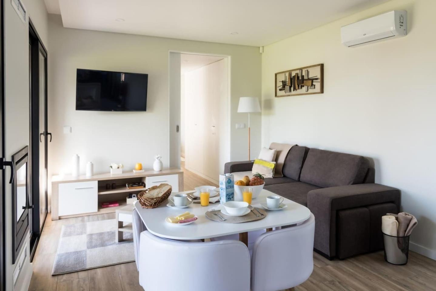Vila Vicente Jacuzzi Sauna And Parking Villa