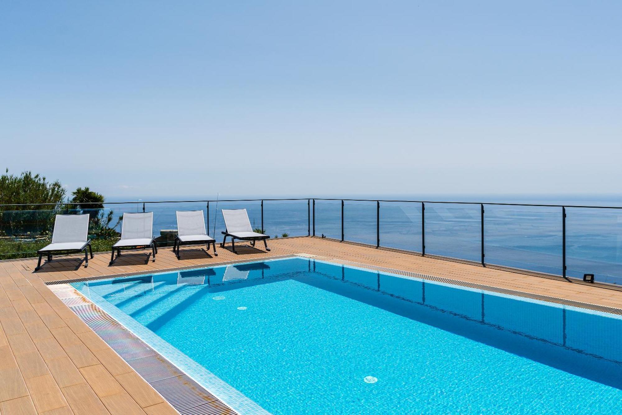 Valley View-villa With Heated Pool And Sauna Villa