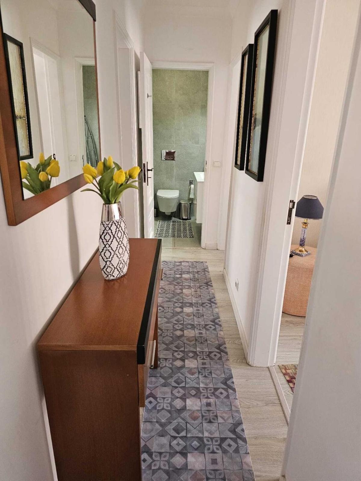 Two Bedroom Apartment, Two Minutes From The Apartment *