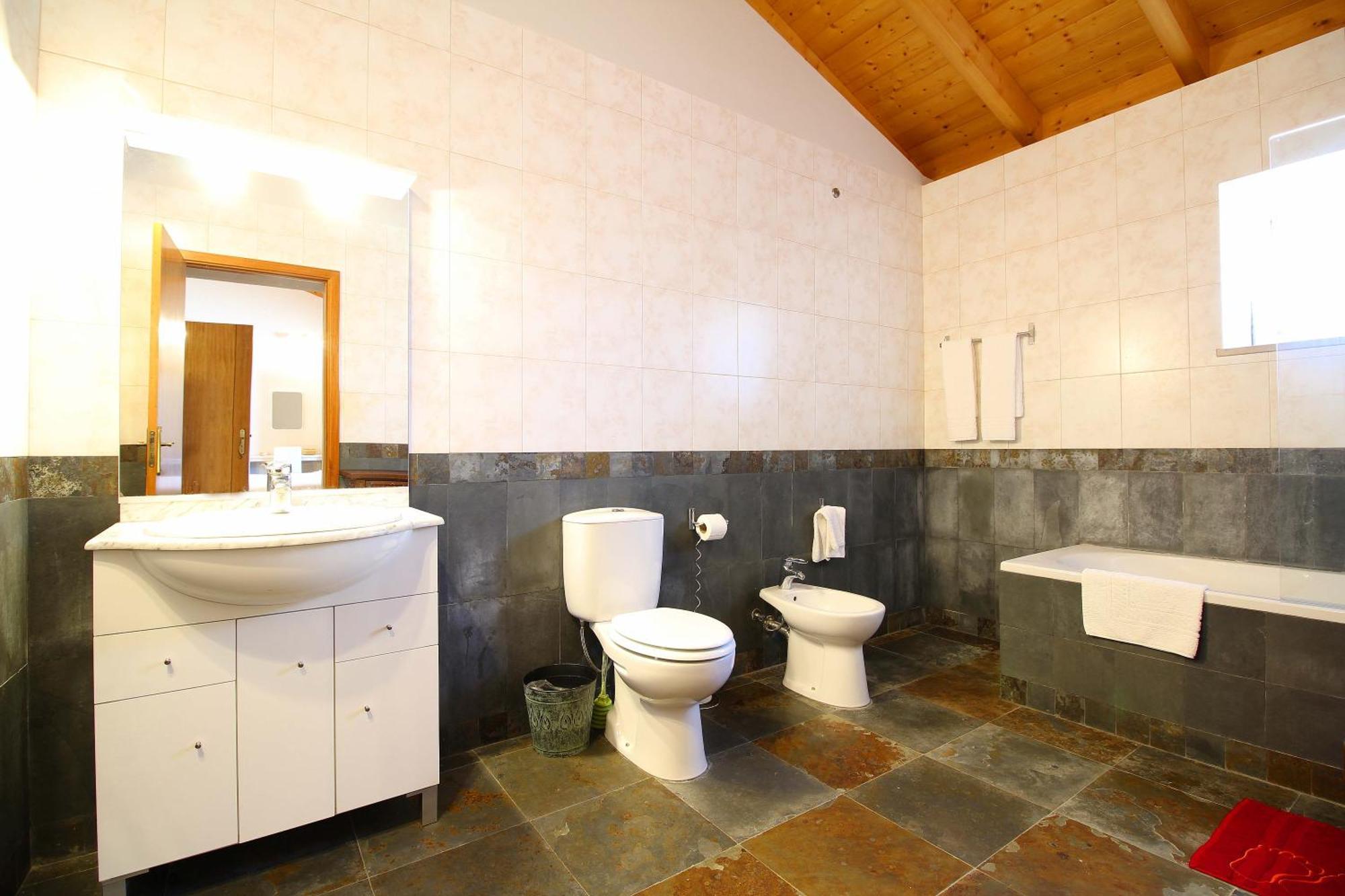 Quinta Dos Vales Wine Estate Country house