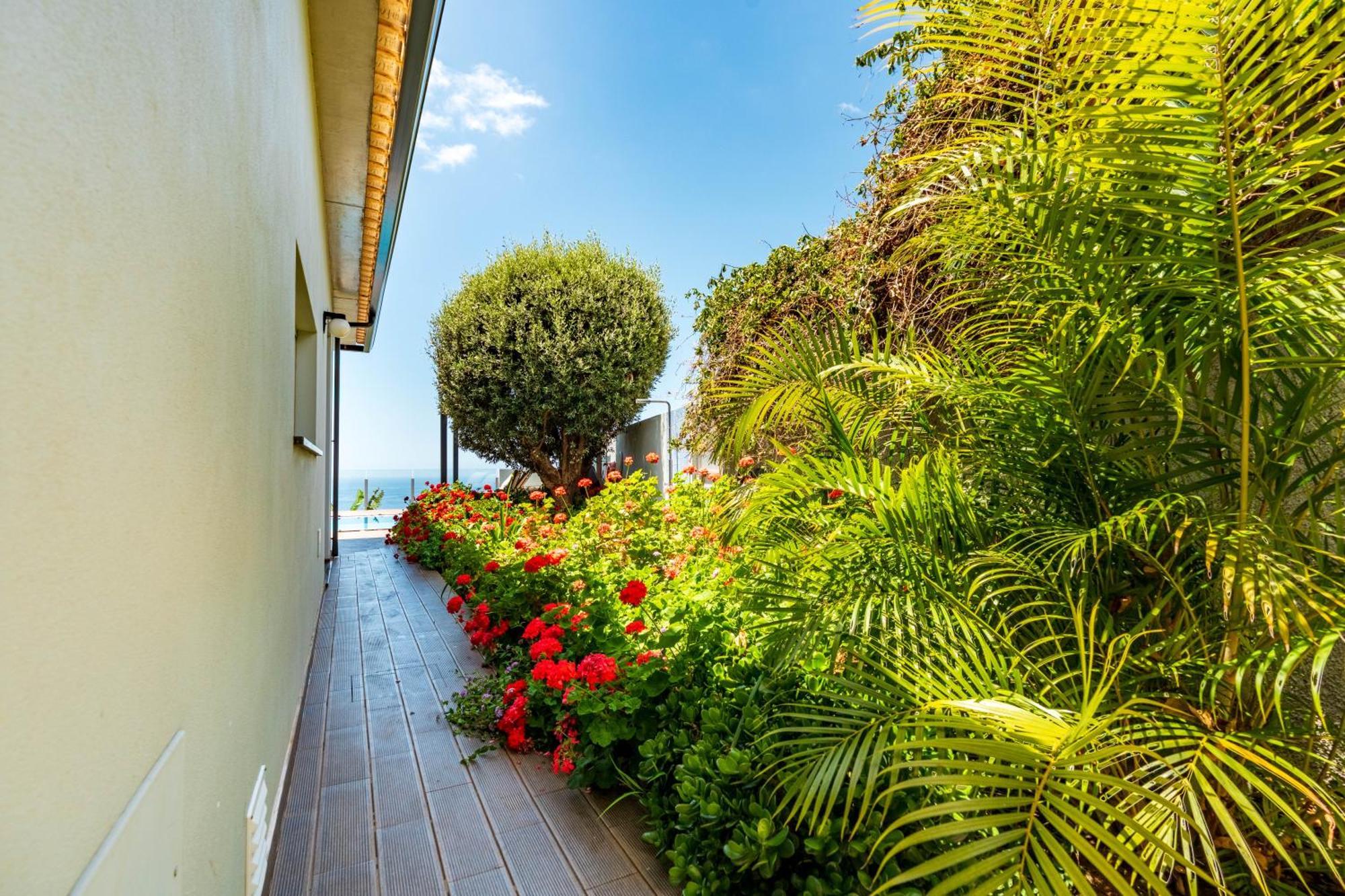 Pinheira Iii Heated Pool Holiday home