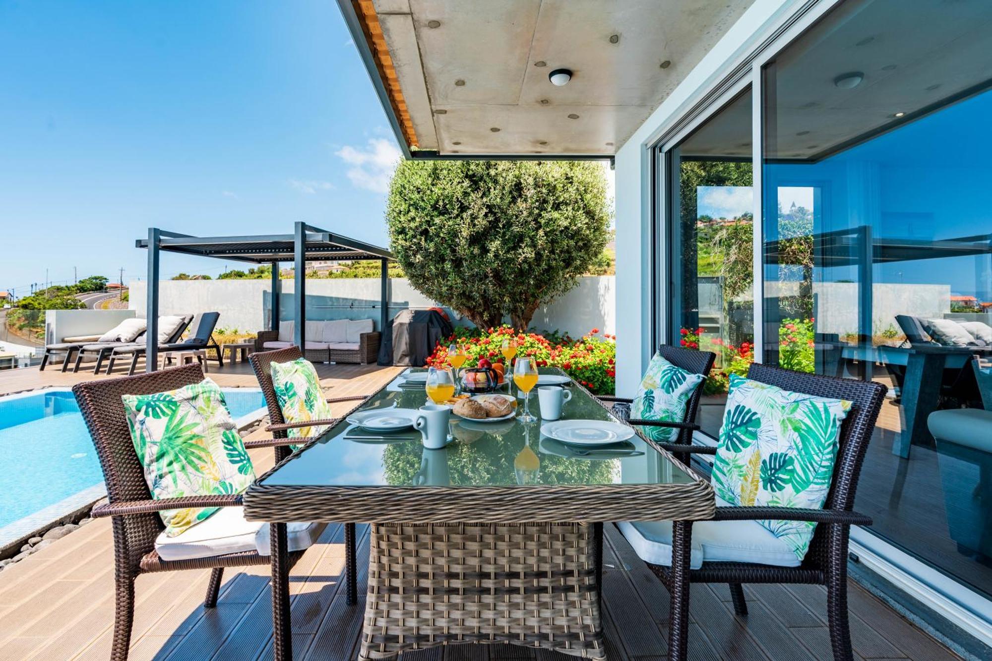 Pinheira Iii Heated Pool Holiday home