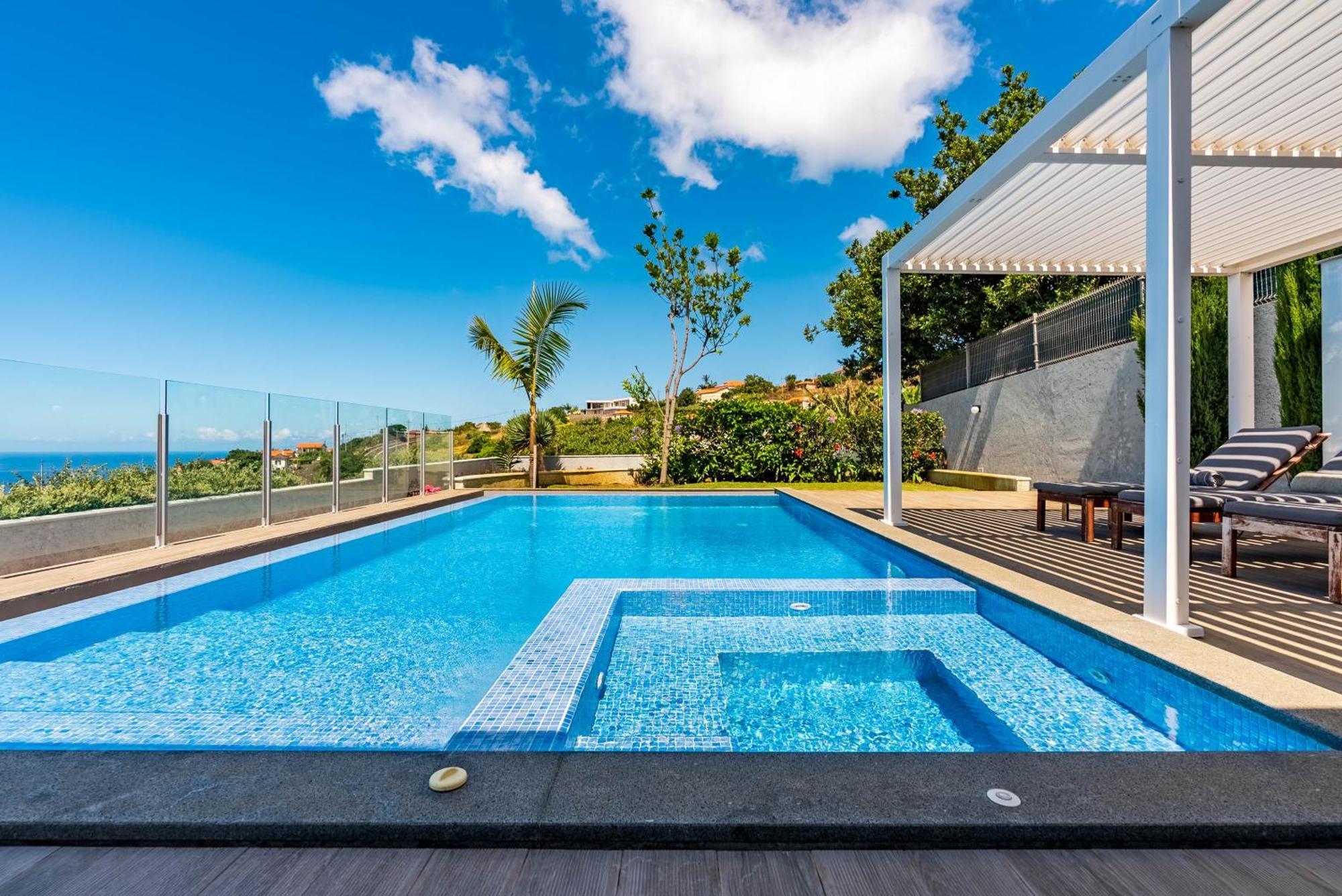 Pinheira Iv -heated Swimming Pool And Jacuzzi Villa Calheta (Madeira)