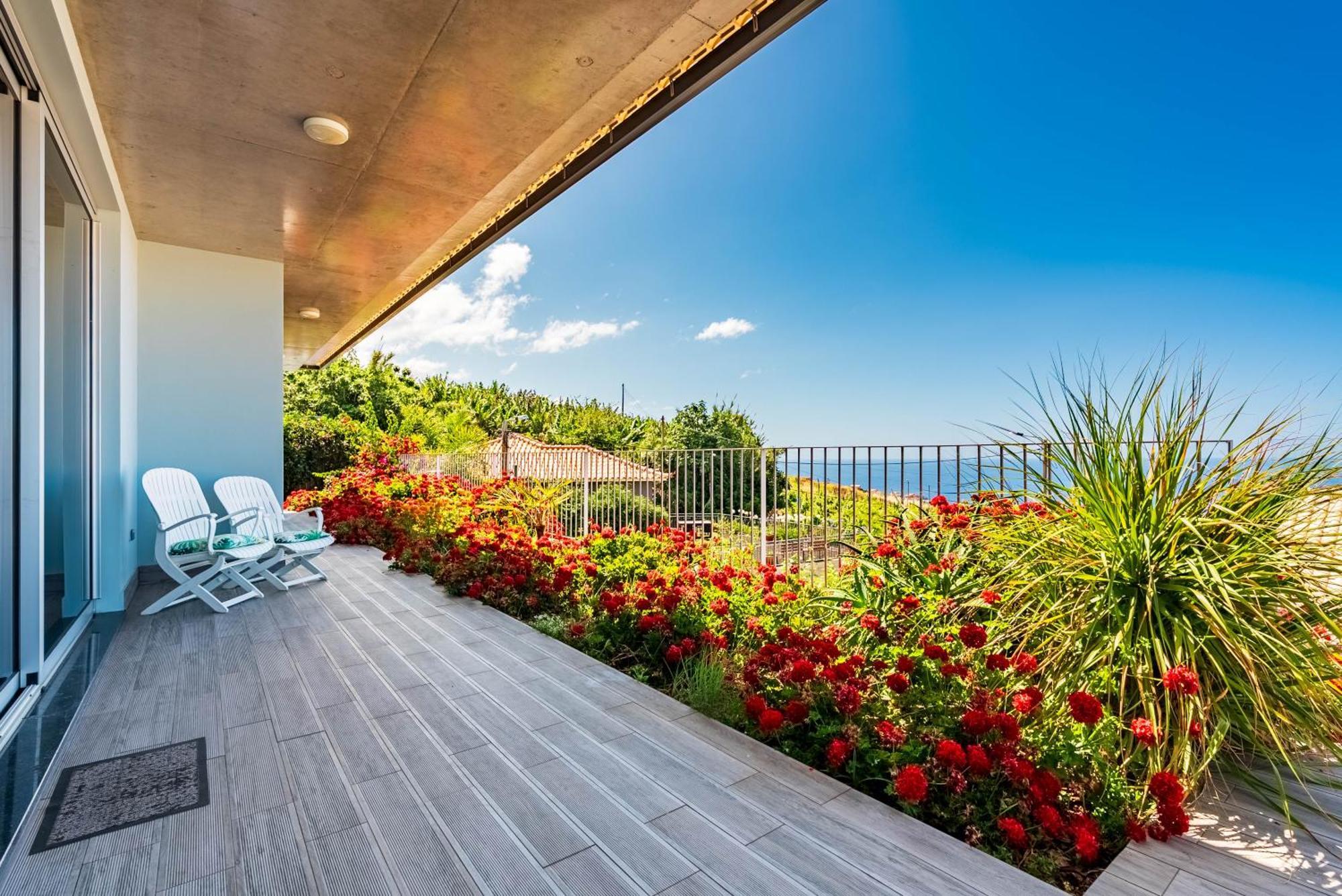 Pinheira Iv -heated Swimming Pool And Jacuzzi *