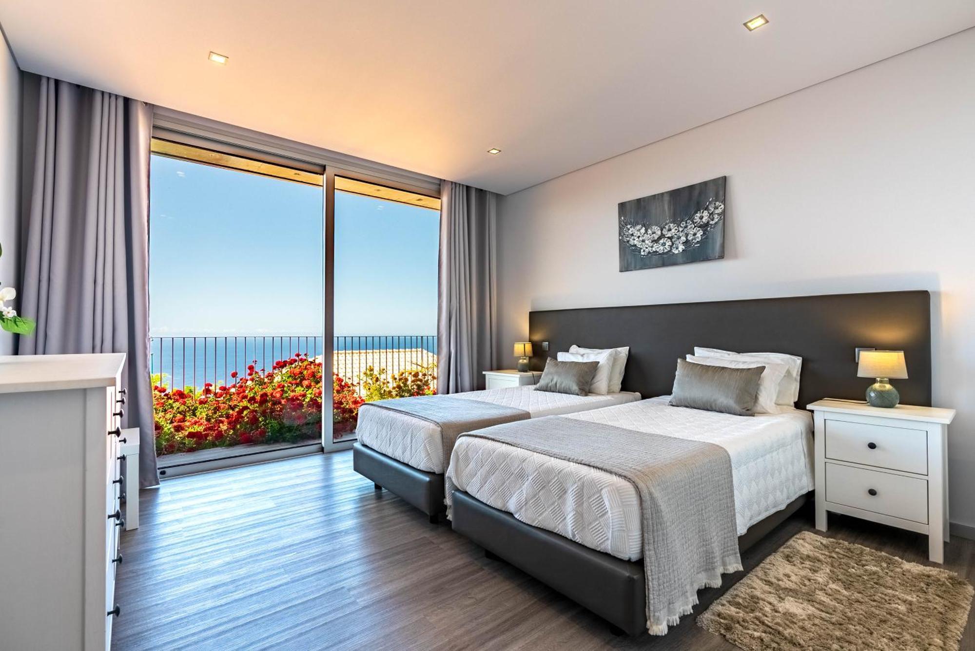 Pinheira Iv -heated Swimming Pool And Jacuzzi Villa