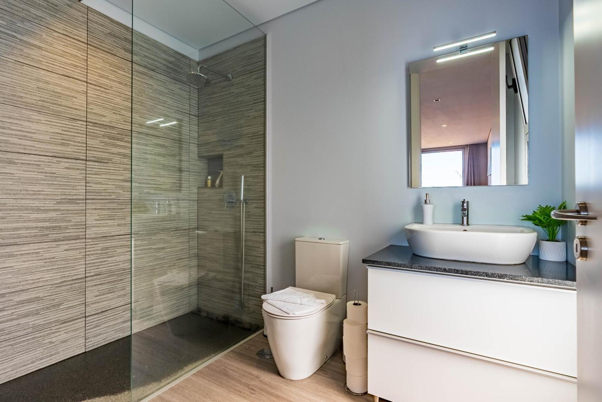 Pinheira Iv -heated Swimming Pool And Jacuzzi Villa