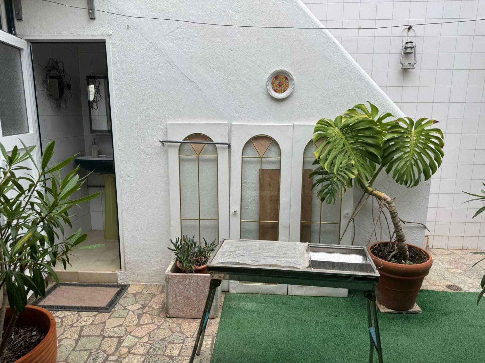 Beautiful 3-bed House In In The Center *