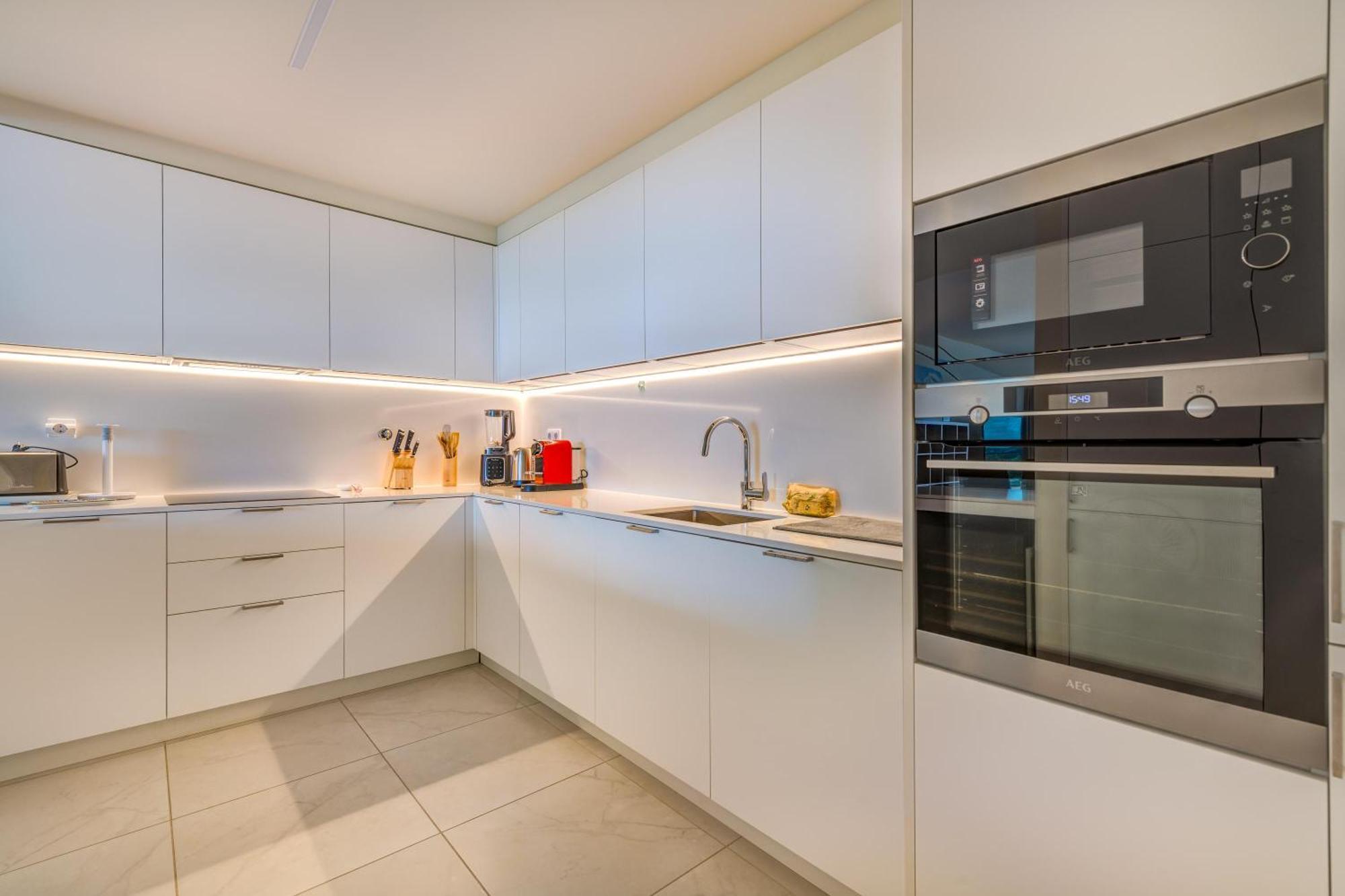Apartment Cond Bayline Cavala - - Pool - Gym - - By Bedzy