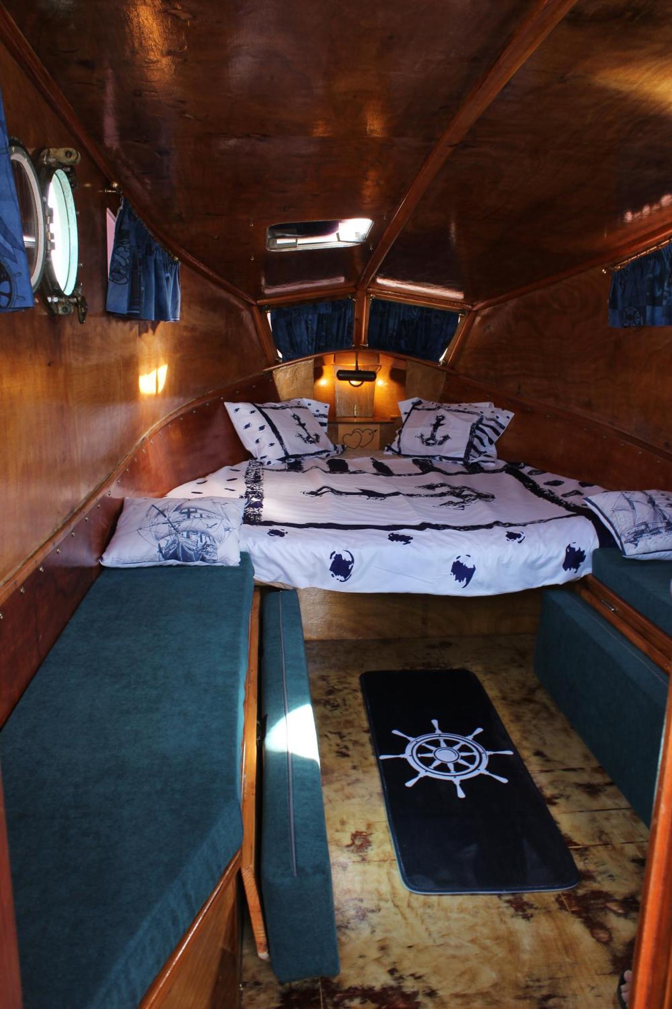 Botel The Boat Ovar