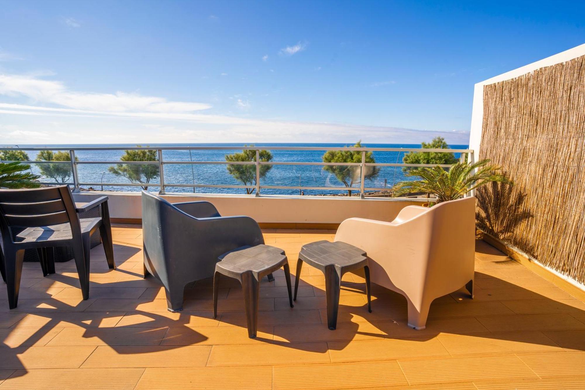 Azorazul - Pool & Hostel Ponta Delgada (Sao Miguel)