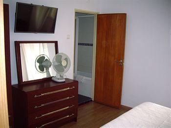 Acomodação com café da manhã  Residencial Camoes 2*