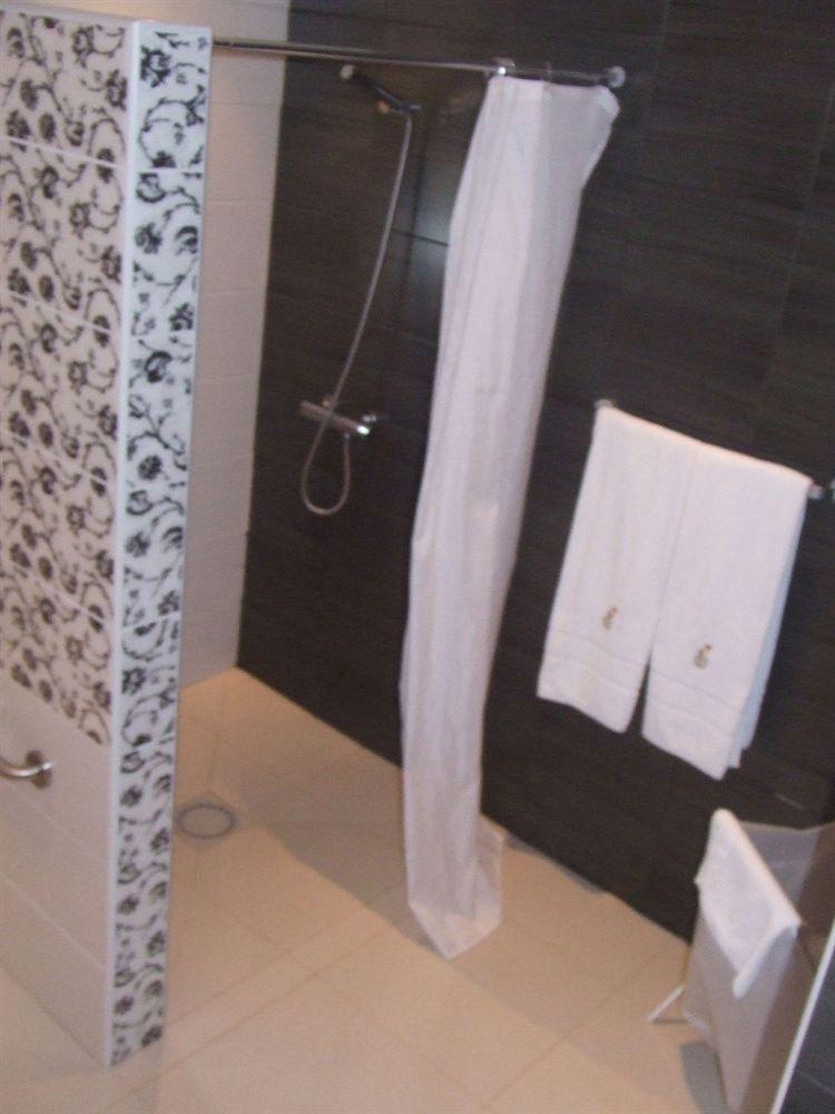 Guest house Cantinho Buganvilias At**** 4*