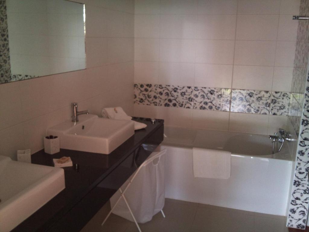 Guest house Cantinho Buganvilias At**** 4*