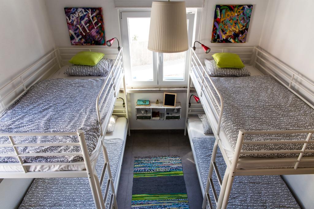 Pura Vida Beach Hostel Praia da Lourinha