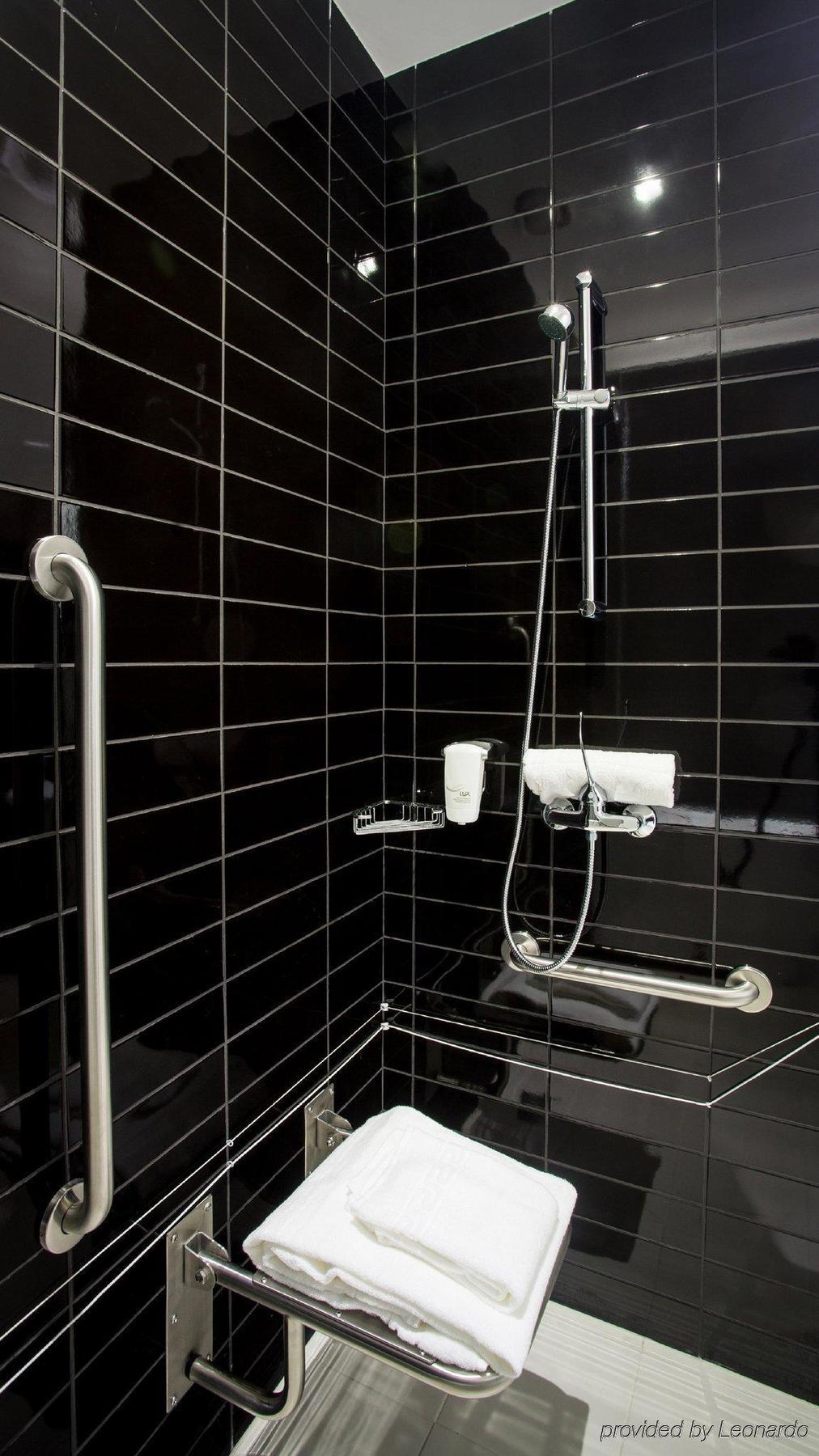 Hotel Express Lisbon Airport By Ihg 3*