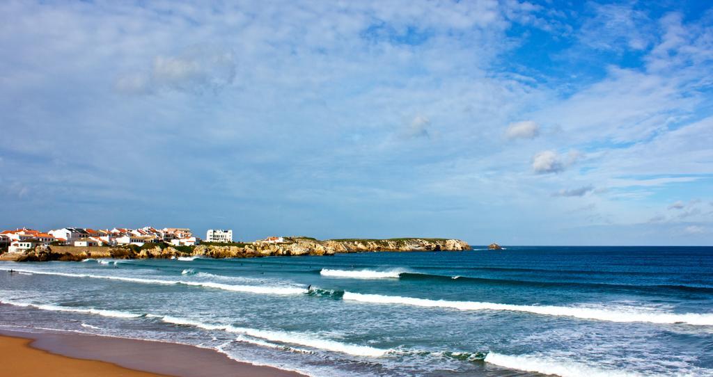 Poolside Peniche Apartment Baleal