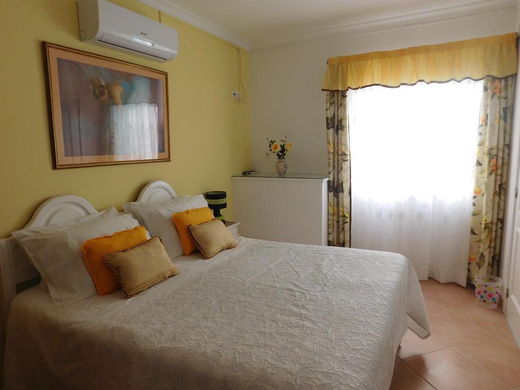 Guest house Dinas Guesthouse Lagos