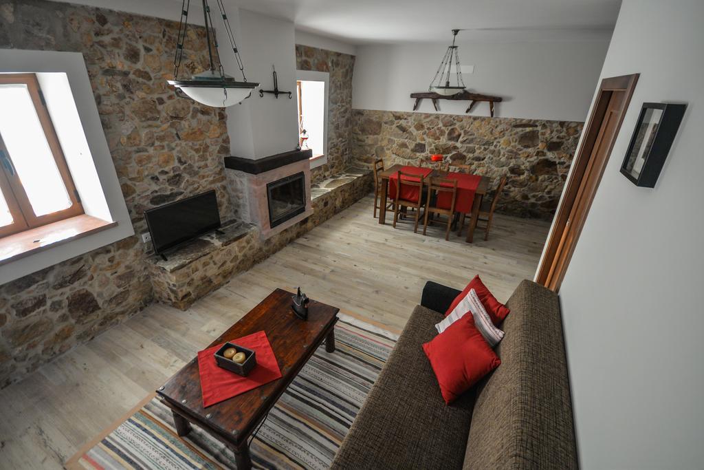 Casas No Terreiro Chácara *