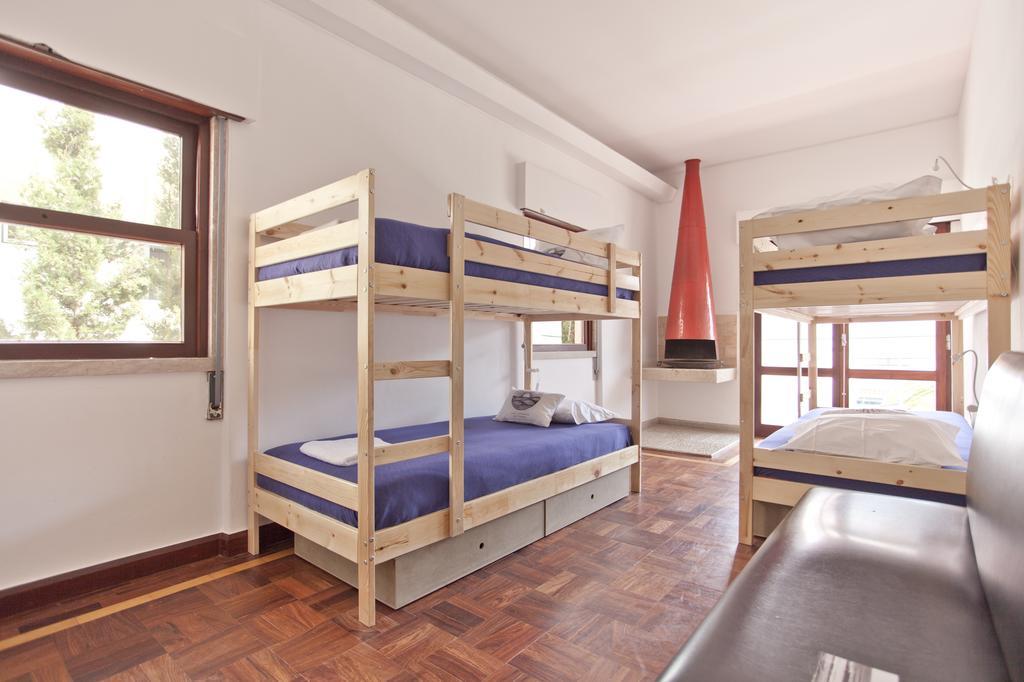 Lost Caparica Surf House Bed & Breakfast *