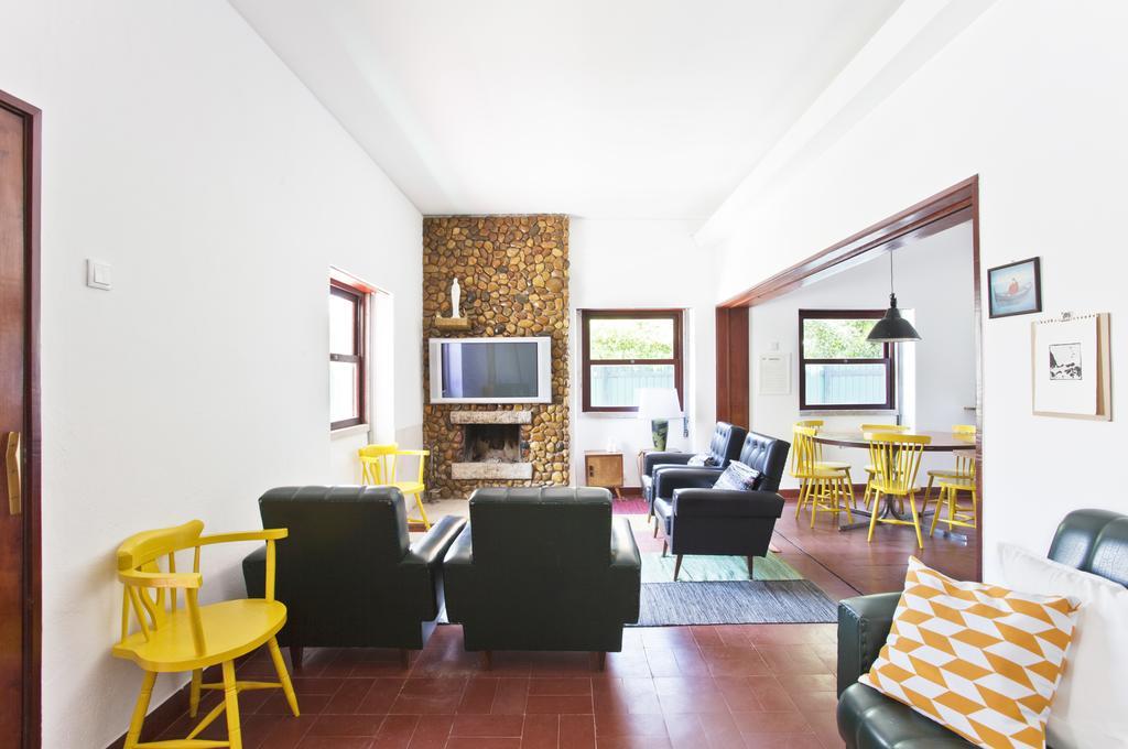 Bed & Breakfast Lost Caparica Surf House