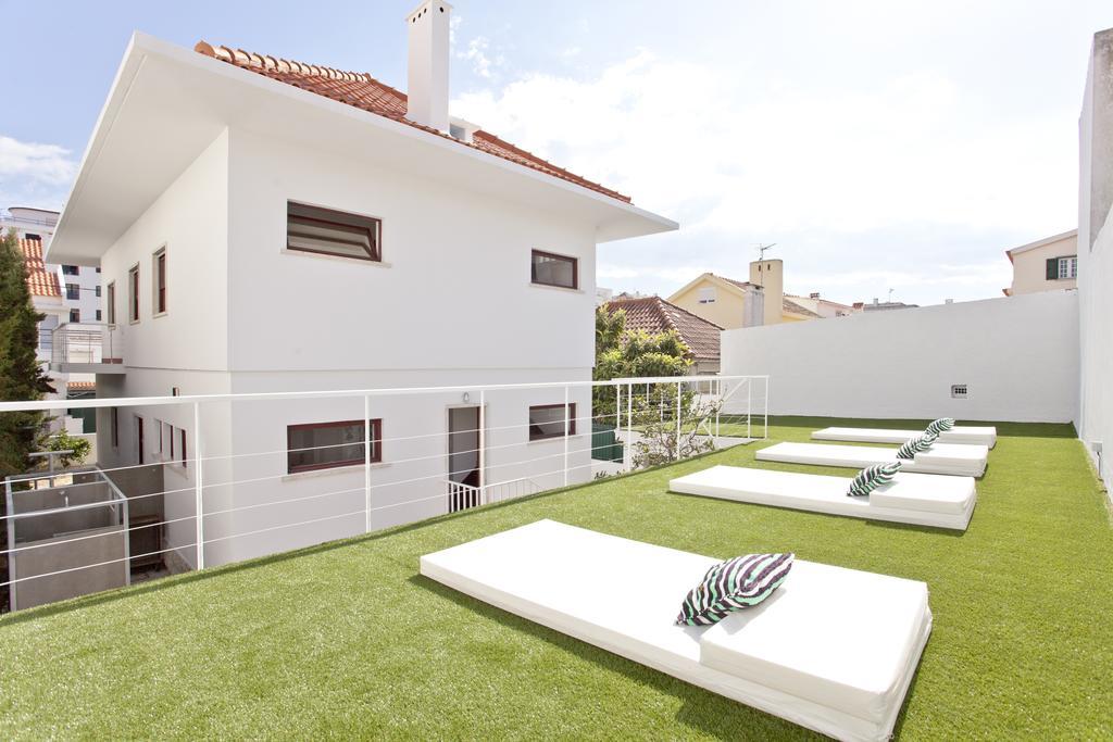 Bed & Breakfast Lost Caparica Surf House