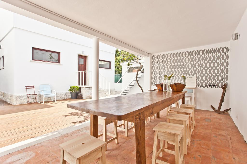 Lost Caparica Surf House Bed & Breakfast