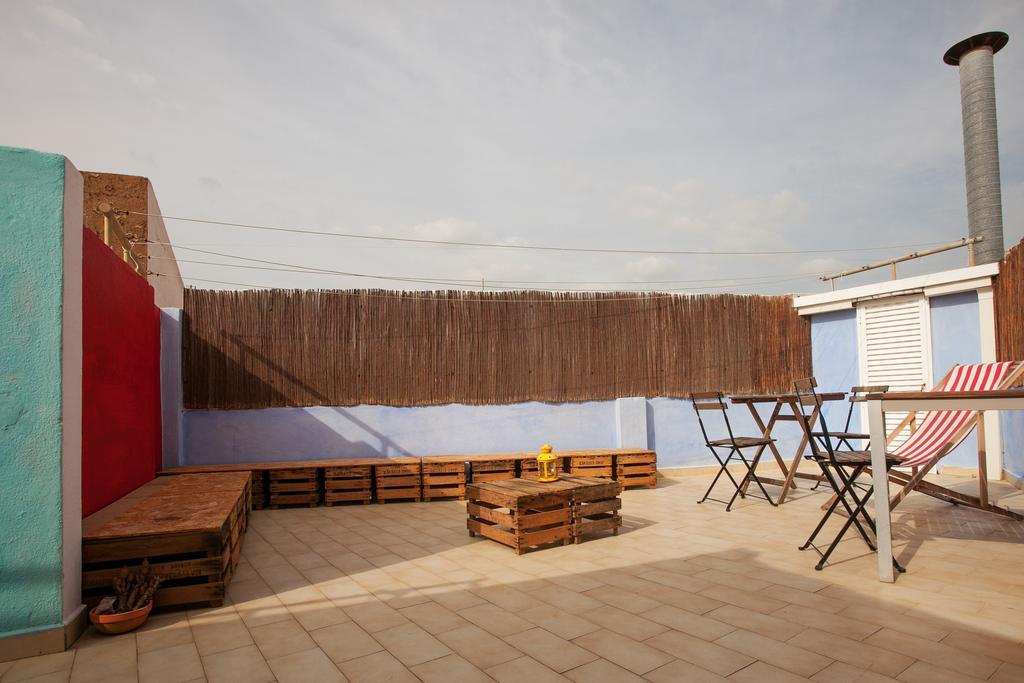 Surf Camp Hostel *