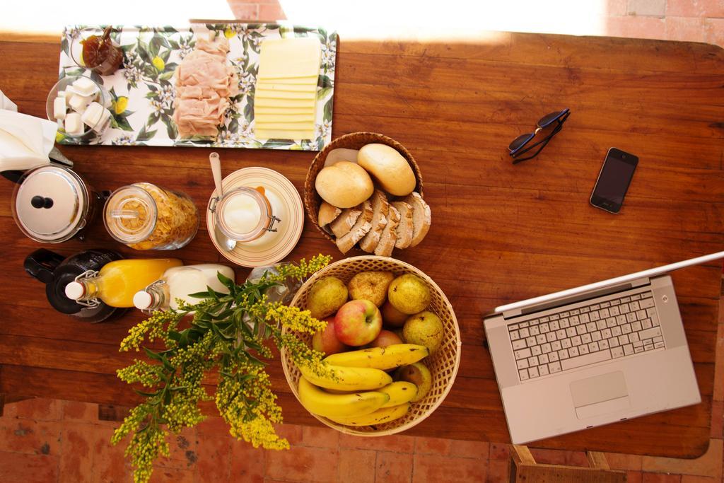 Bed & Breakfast Lost Caparica Surf House