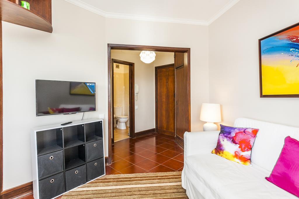 Jumbo Apartment Cascais