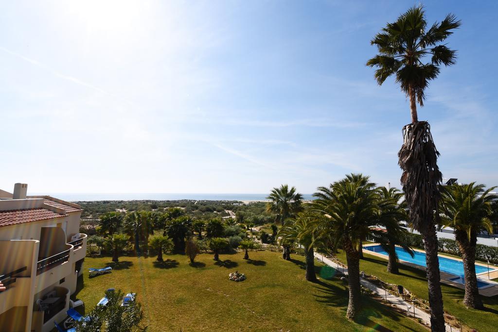 Da Lota - Beachfront Hotel