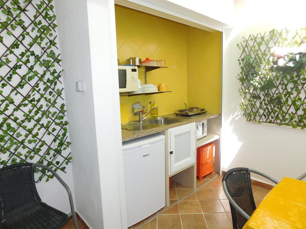 Dinas Guesthouse Guest house Lagos